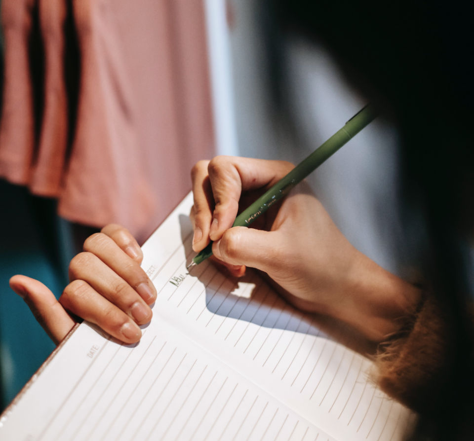 Unsere Arbeitskultur: Mit Stift auf Papier