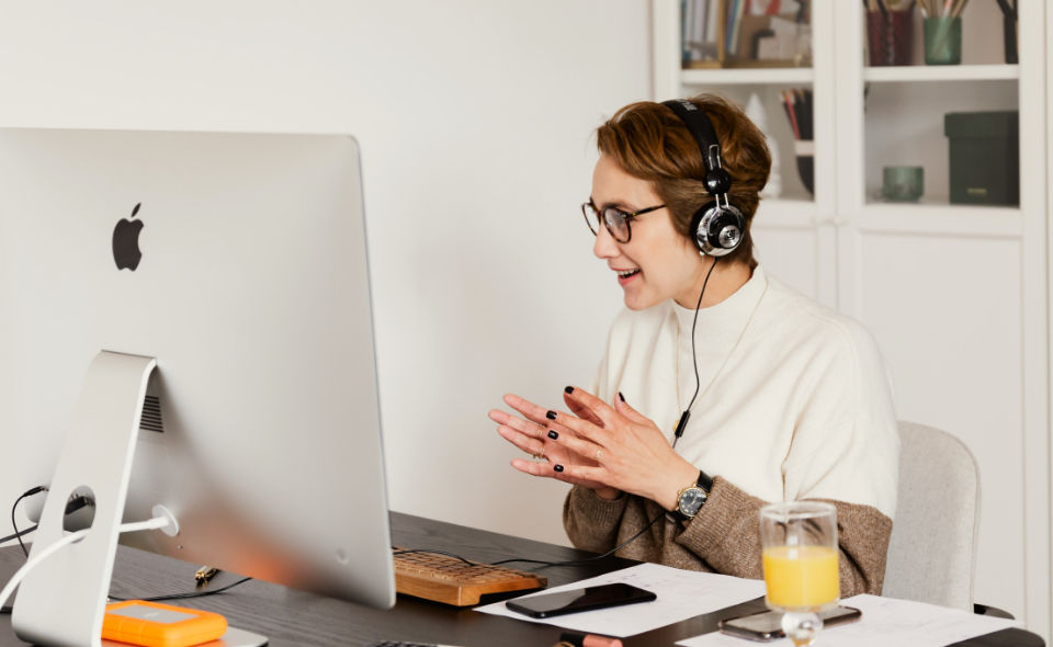 Tech- & Development-Team Mitglieder in einer Besprechung