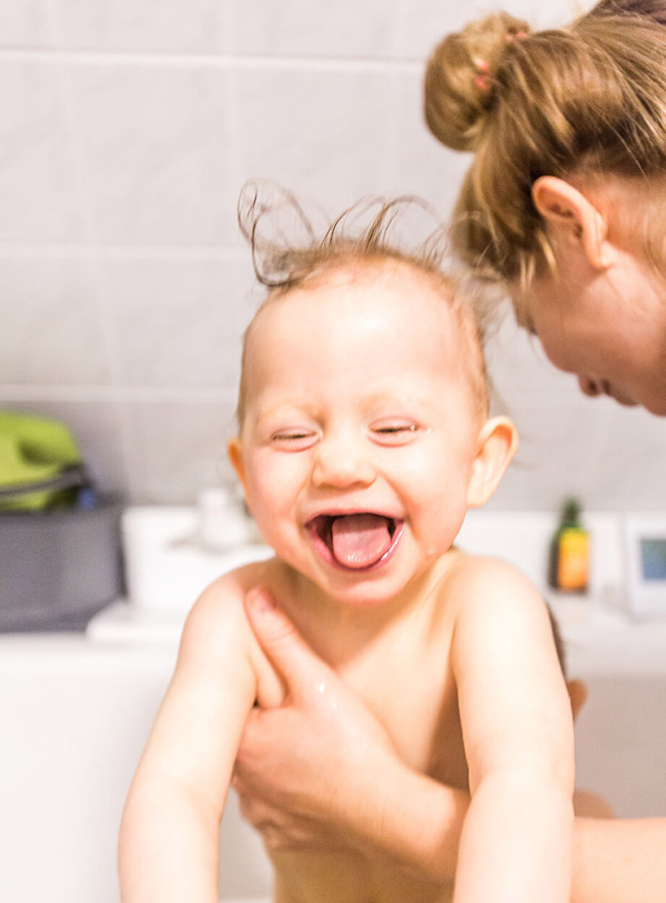 supermagicalunicorntwins beim Baden