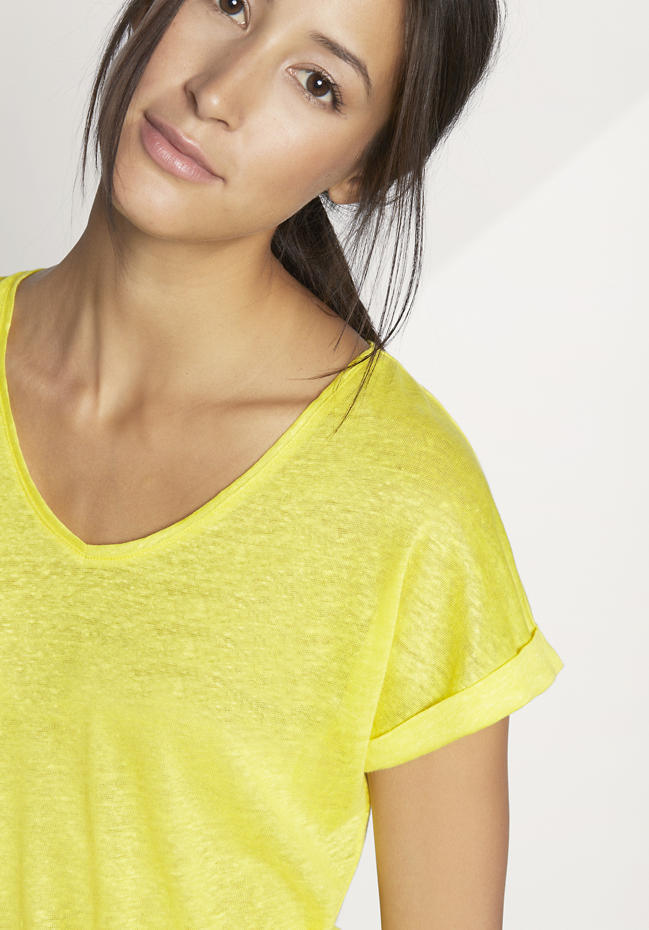 Shirt_aus_reinem_Hanf-41822_41_4 hessnatur gelbes Shirt aus Hanf