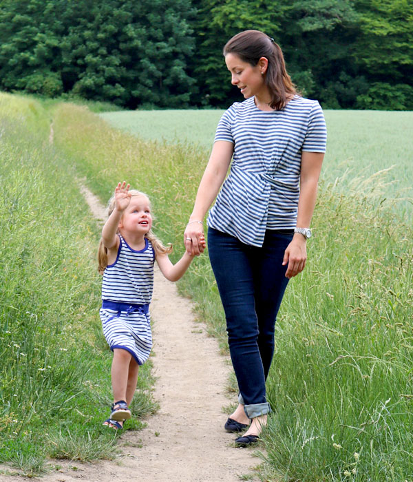 So geht der nachhaltige Partnerlook mit Streifen