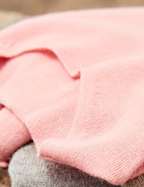 hessnatur_trendfarbe-rot-rose-info-rose