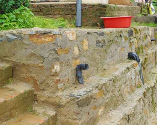 hessnatur-new-sadle-erdbeben-nepal-wiederaufbau-neue-mauer Wiederaufbau der Mauern nach dem Erdbeben in Nepal