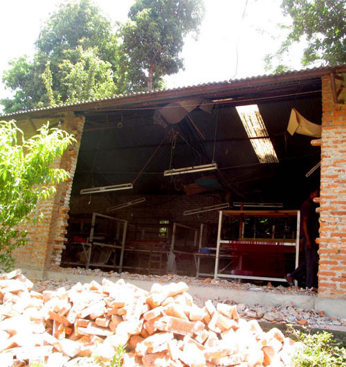 hessnatur-new-sadle-erdbeben-nepal-wiederaufbau-schaden-produktion Zerstörte New SADLE Produktion in Nepal nach Erdbeben