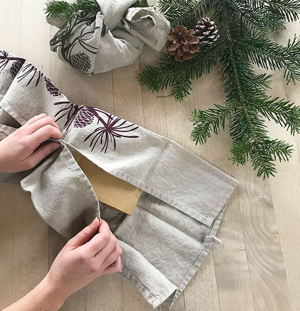 hessnatur Geschenkverpackung Schritt 1